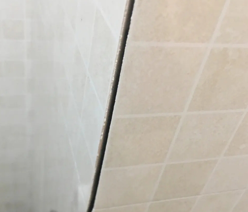 正蓝旗瓷砖空鼓维修公司分享阳台瓷砖脱落的修复过程可以分为以下几个步骤