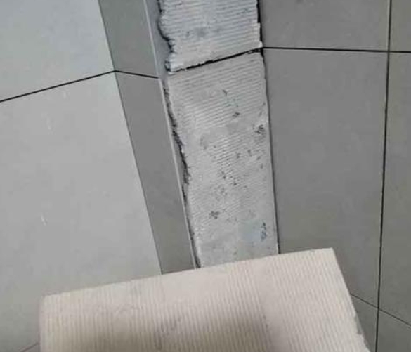 正蓝旗瓷砖空鼓维修公司分享下厨房瓷砖脱落的补救措施。